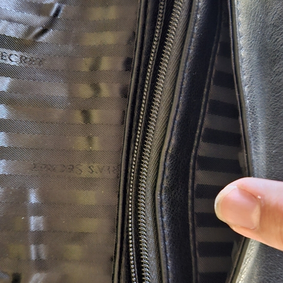 BNWT VICTORIA SECRET PHONE WRISTLET - Picture 5 of 10